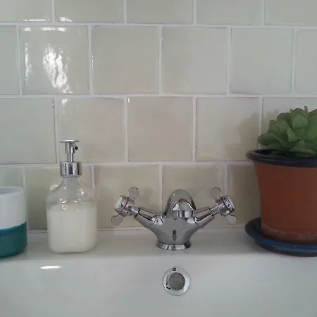 Bed & Breakfast The Proud Garden 4*